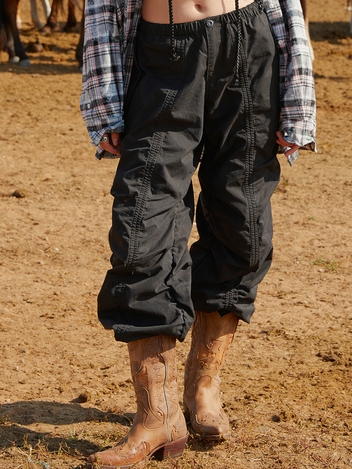 SHIRRING PARACHUTE PANTS BLACK