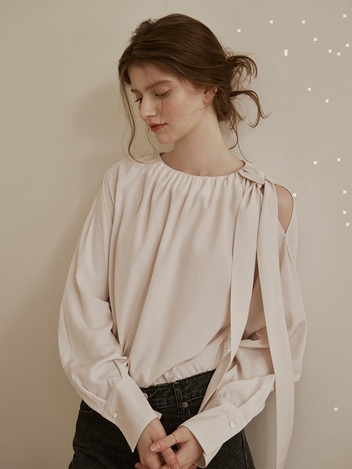 [HUNCH] Unbalance slit shirring blouse with separable tie (2color)
