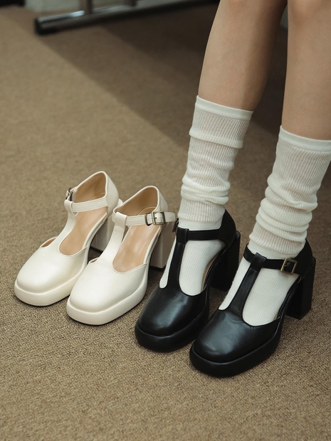cel3050 T strap pumps _ 2colors