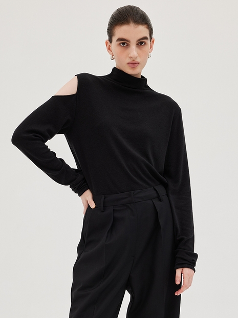 Cash Wool Turtleneck In Black