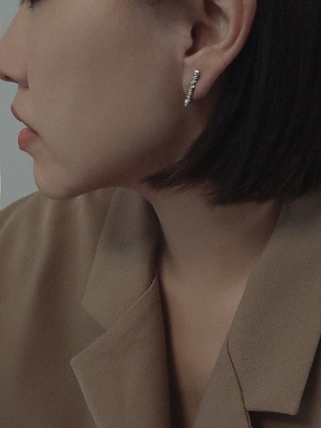 Coil Bar Earring