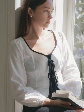 HEART NECK RIBBON BLOUSE_IVORY