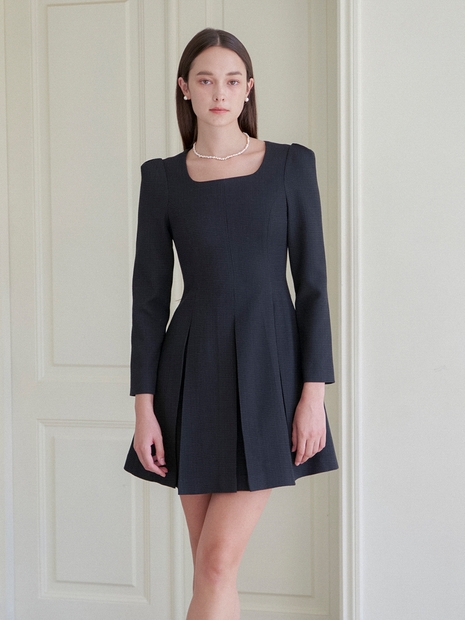 ROSIE CLASSIC PLEATS LONG SLEEVES ONEPIECE_BLACK