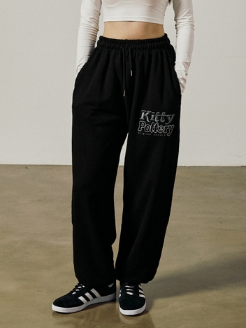 KT CT LOGO EMBO SWEAT PANTS [BLACK]