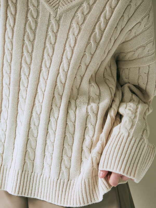 CABLE V-NECK SWEATER_BEIGE