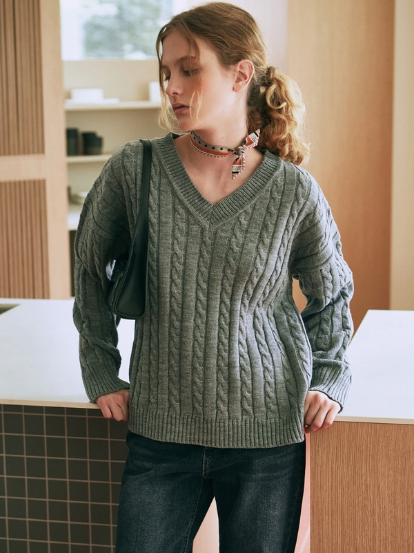 CABLE V-NECK SWEATER_BEIGE