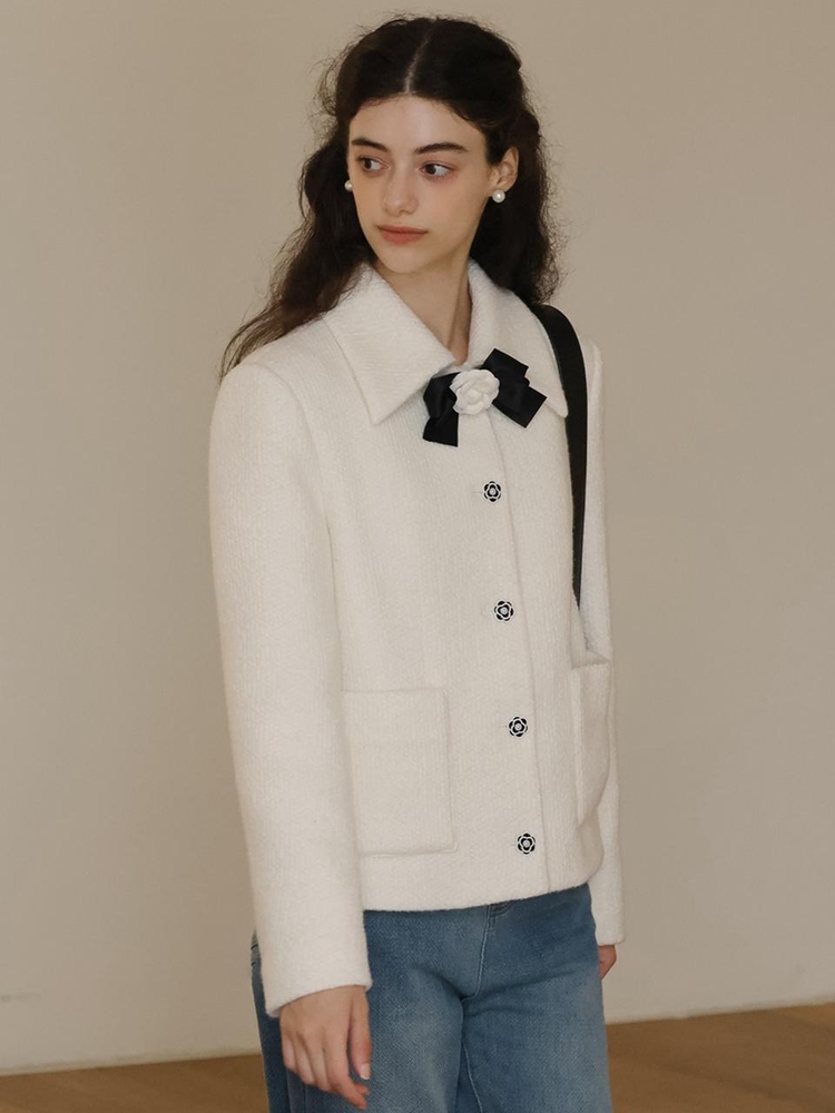 DD_White wool ribbon coat