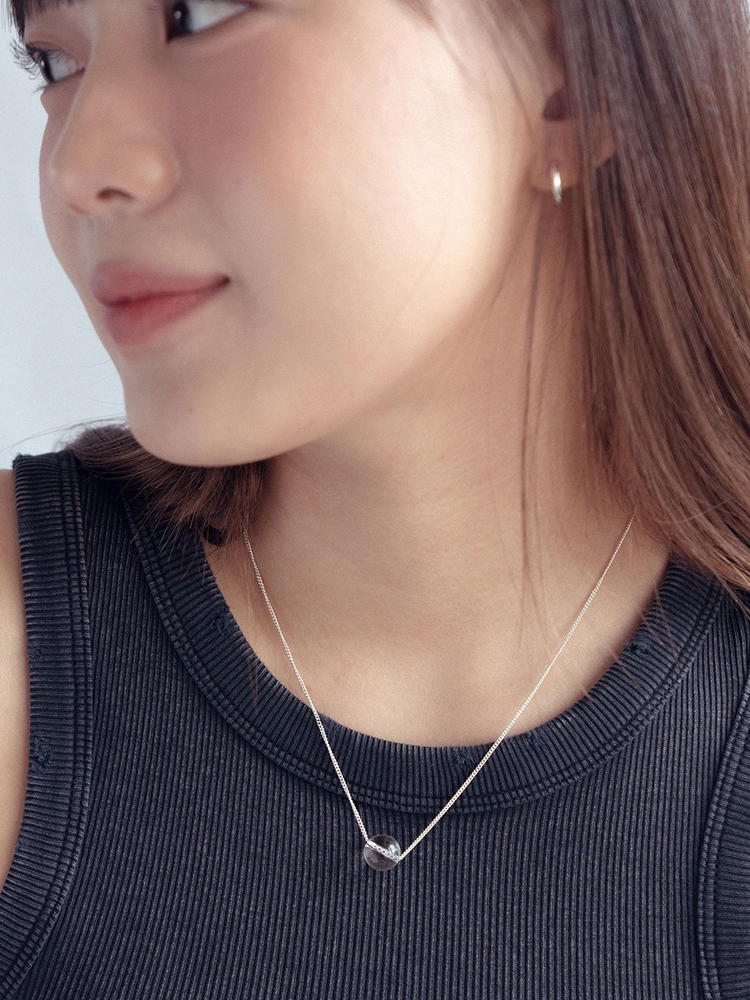 Silver clear necklace