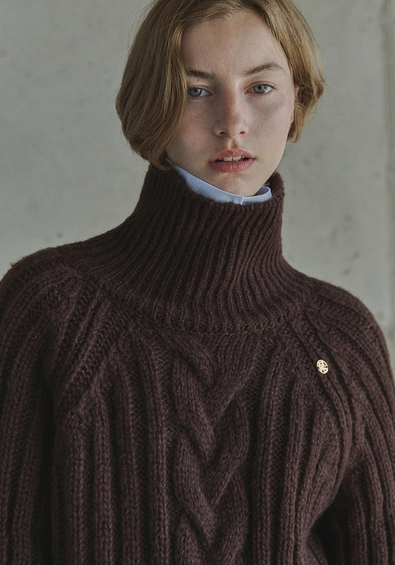 CABLE TURTLE NECK / BROWN