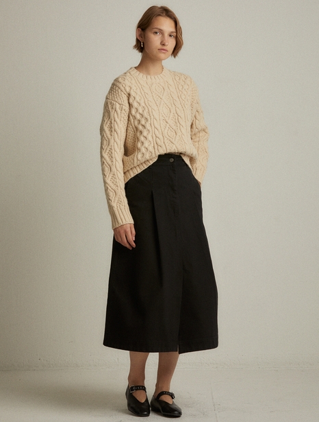 Cable knit sweater (ivory)