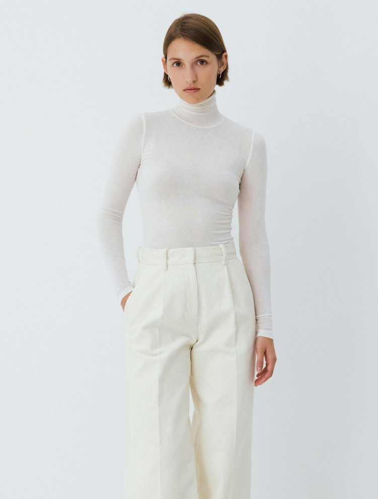 signature turtle-neck top (ivory)