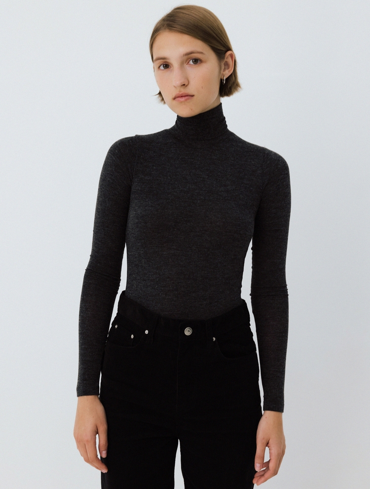 signature turtle-neck top (charcoal)