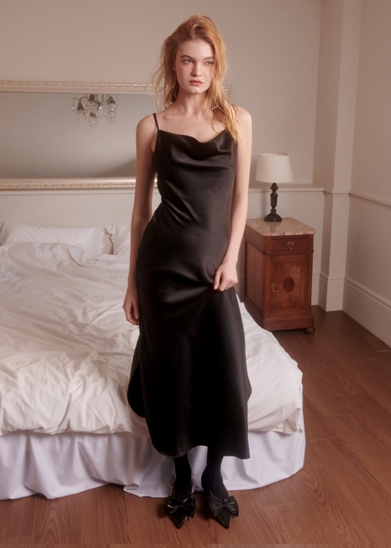 Josephine Satin Sleeveless Dress [Black]