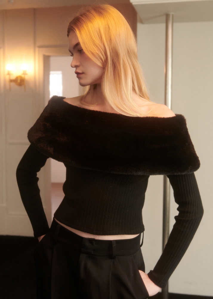 Gigi Fur Off-shoulder Top [Black]