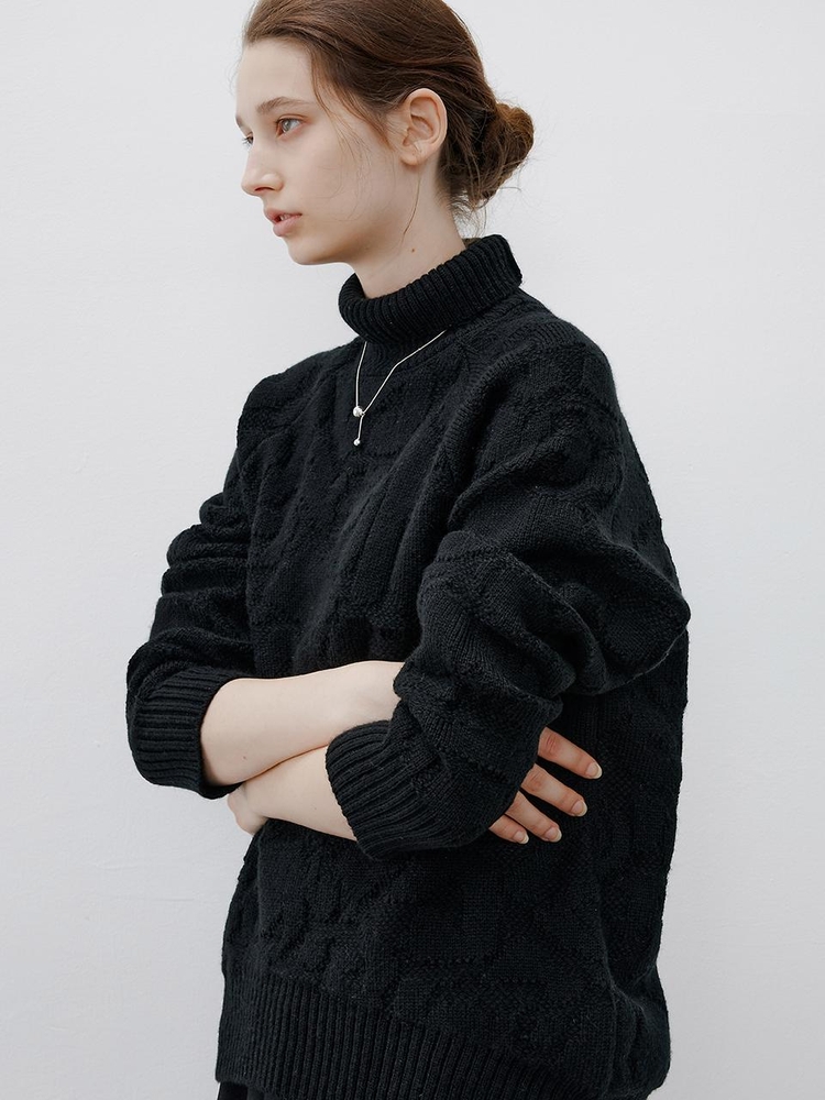 TG_Embossed pattern sweater_BLACK