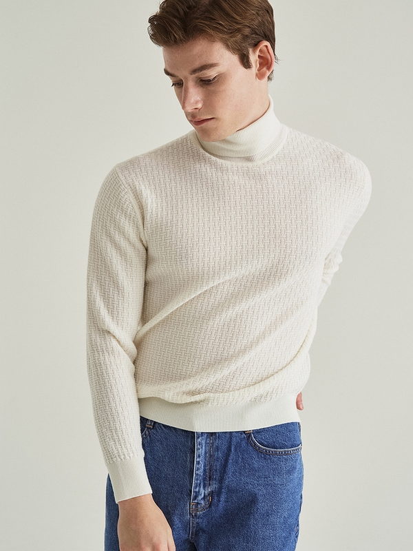 Signature Turtleneck_Ivory