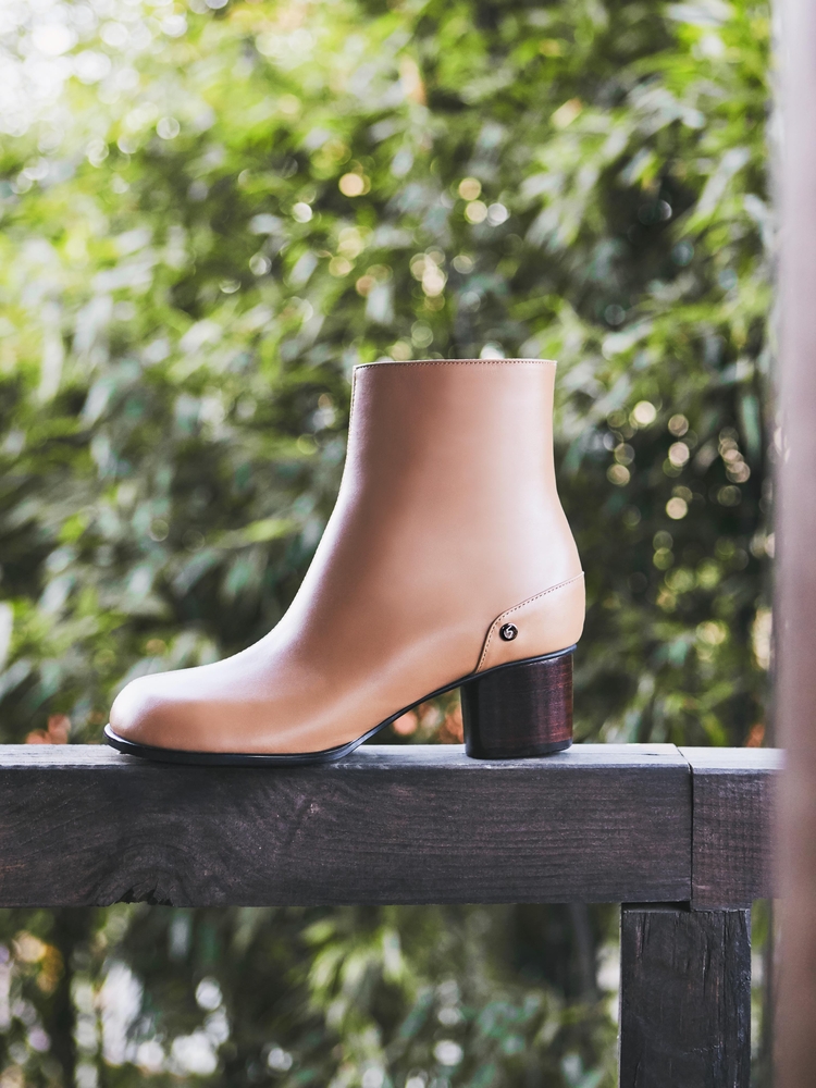 Eloel ornament middle heel boots_camel