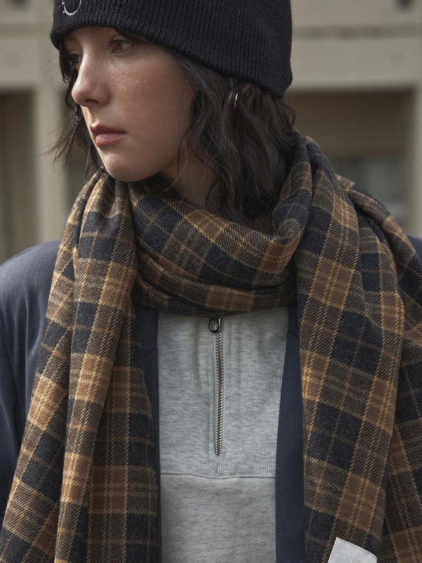 Wide Classic Check wool muffler-brown