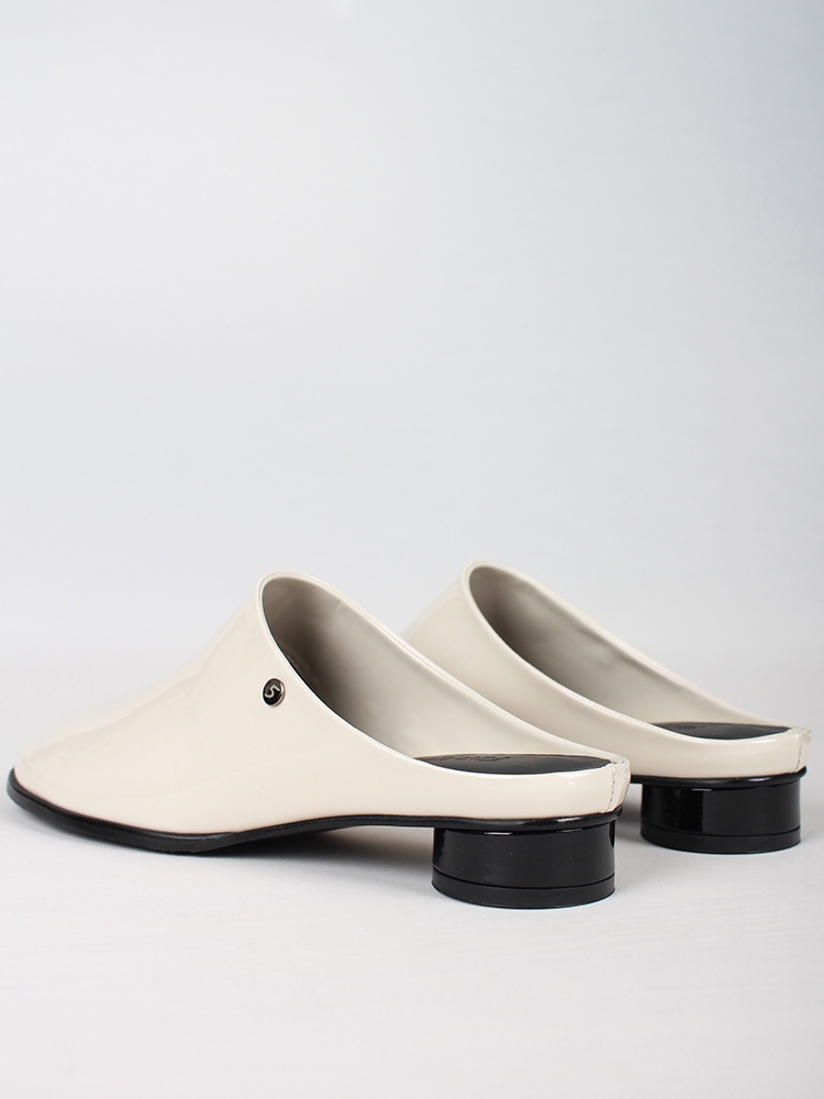 Kkulao round low mules_ivory patent