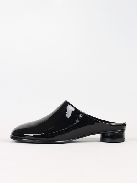 Kkulao round low mules_black patent