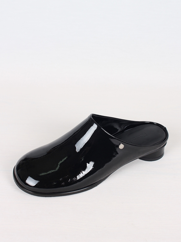 Kkulao round low mules_black patent