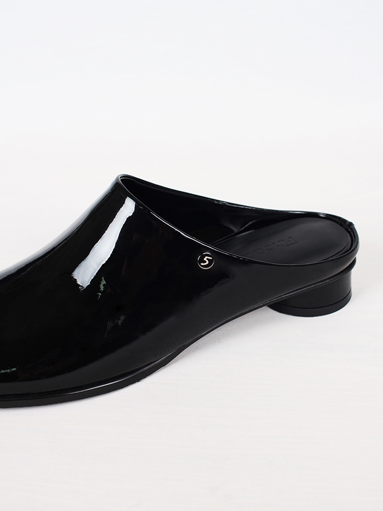 Kkulao round low mules_black patent