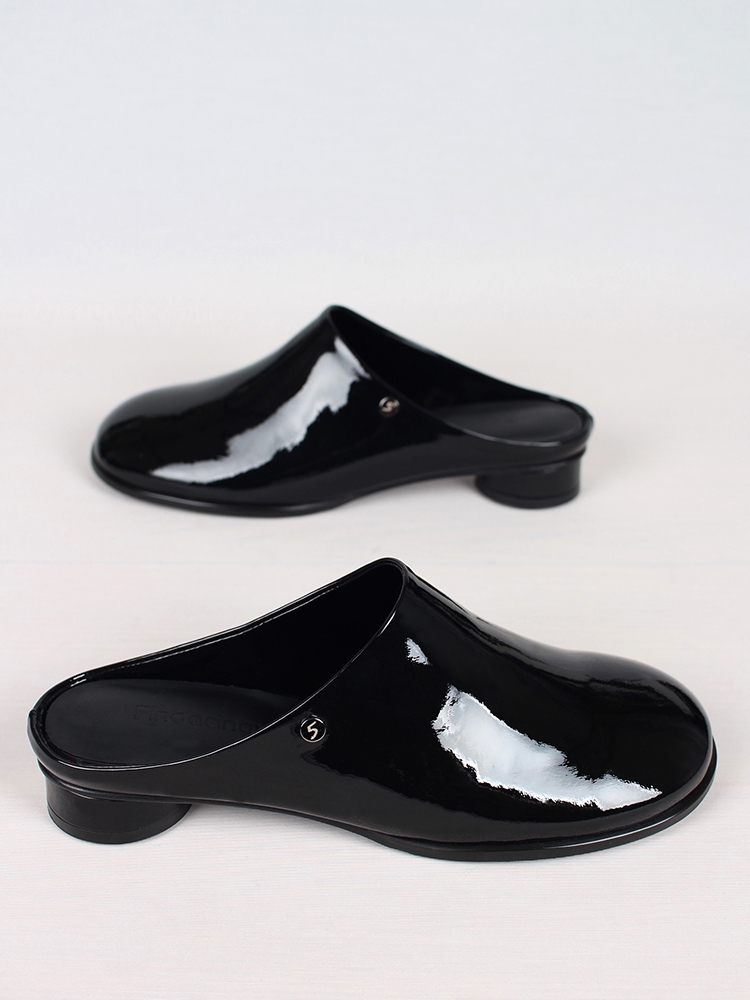 Kkulao round low mules_black patent