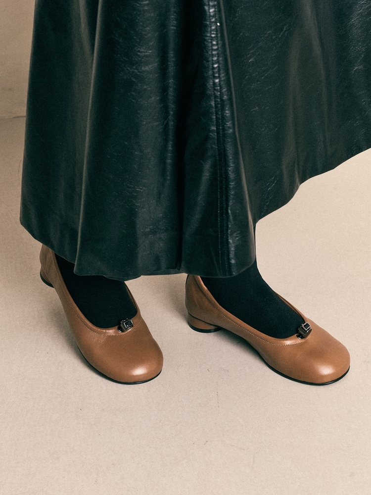 Ngela round toe stopper flatshoes_camel