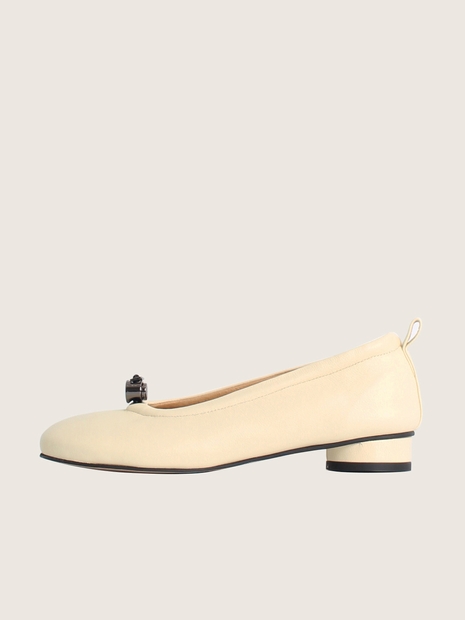 Ngela round toe stopper flatshoes_vanila