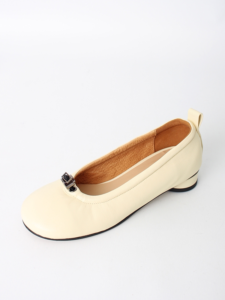 Ngela round toe stopper flatshoes_vanila