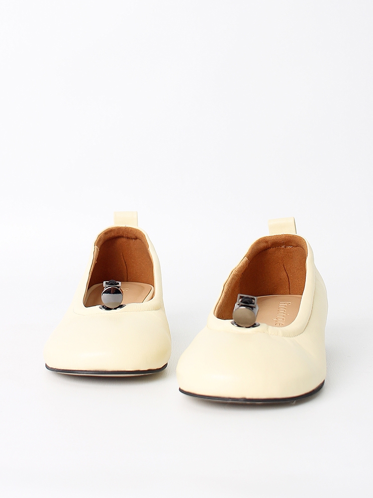 Ngela round toe stopper flatshoes_vanila