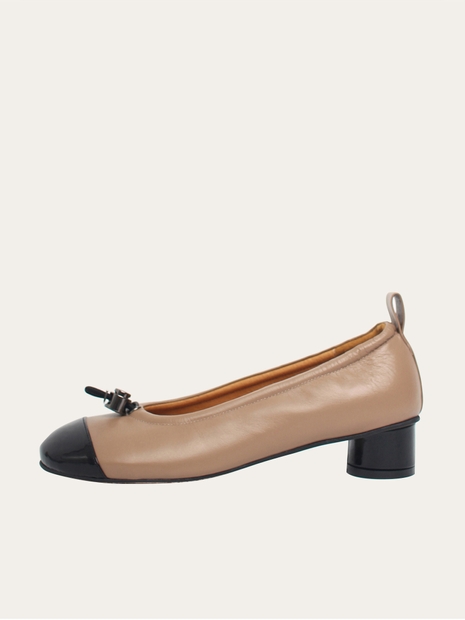 Ngela round toe stopper low pumps_cocoa combi