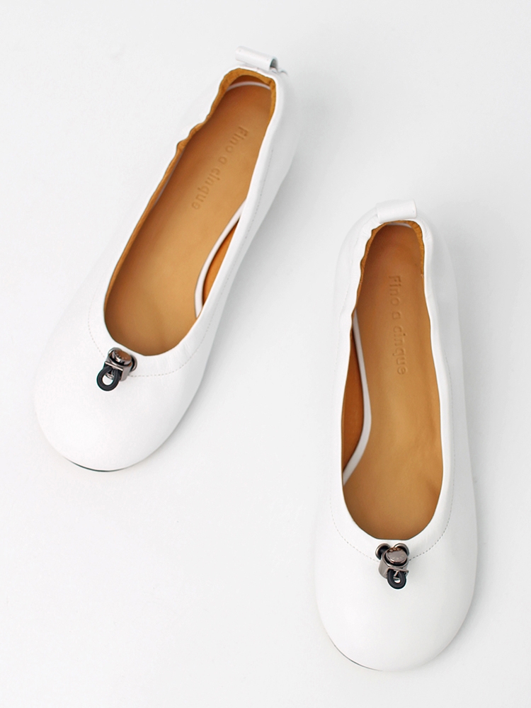 Ngela round toe stopper low pumps_white