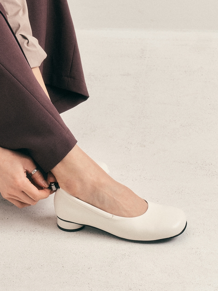 Uhjeo square toe stopper flatshoes_ivory