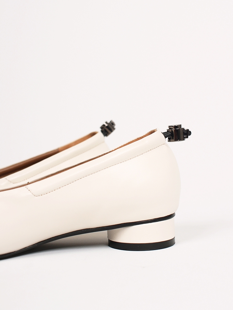 Uhjeo square toe stopper flatshoes_ivory