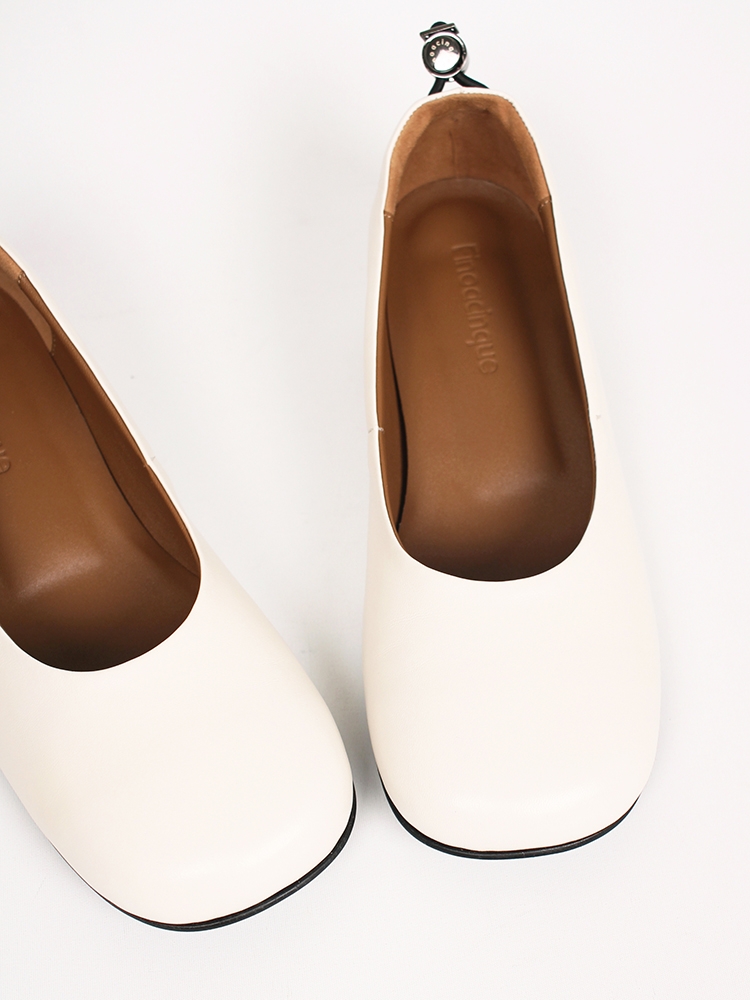 Uhjeo square toe stopper flatshoes_ivory