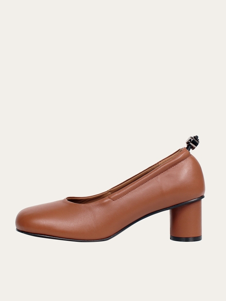 Uhjeo square toe stopper middle pumps_camel