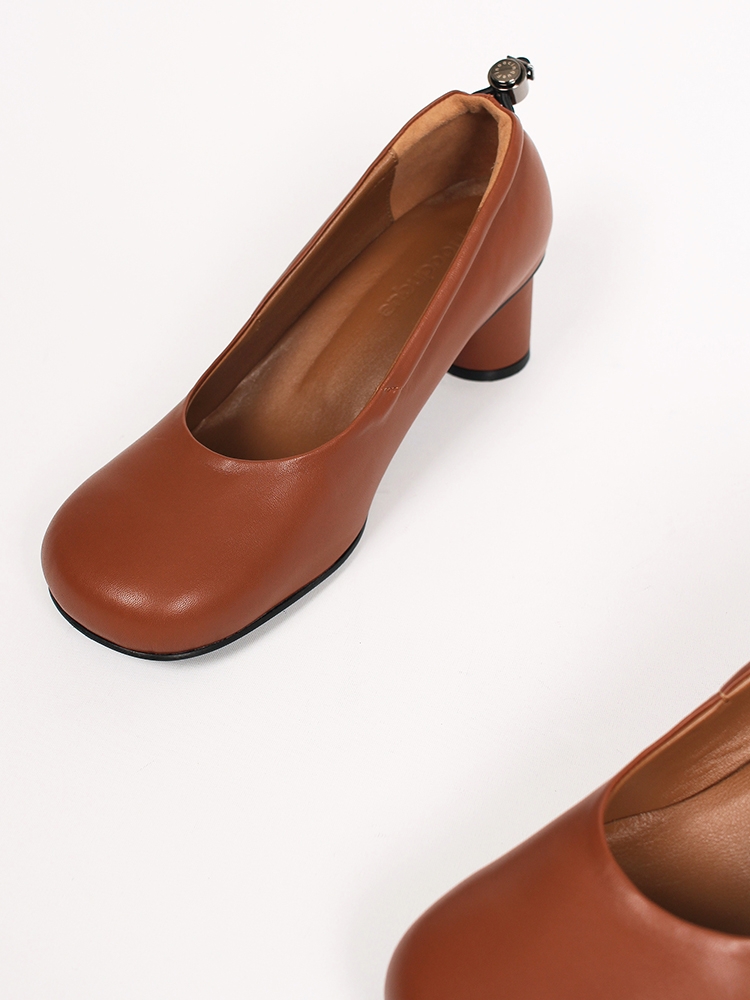 Uhjeo square toe stopper middle pumps_camel