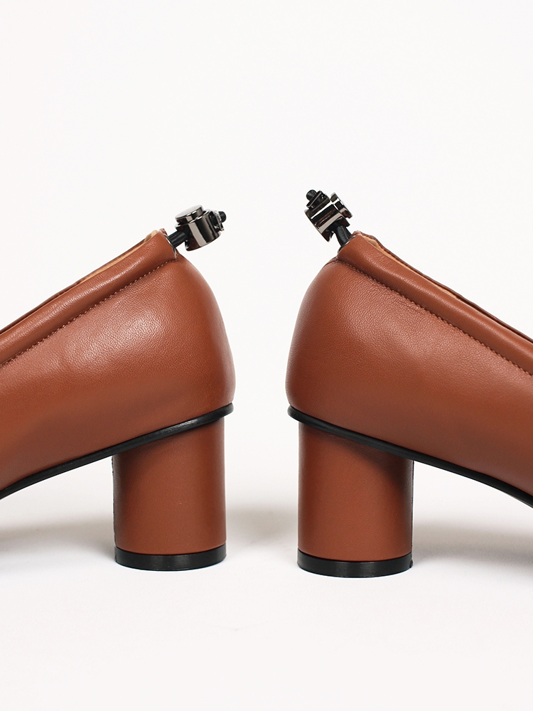 Uhjeo square toe stopper middle pumps_camel