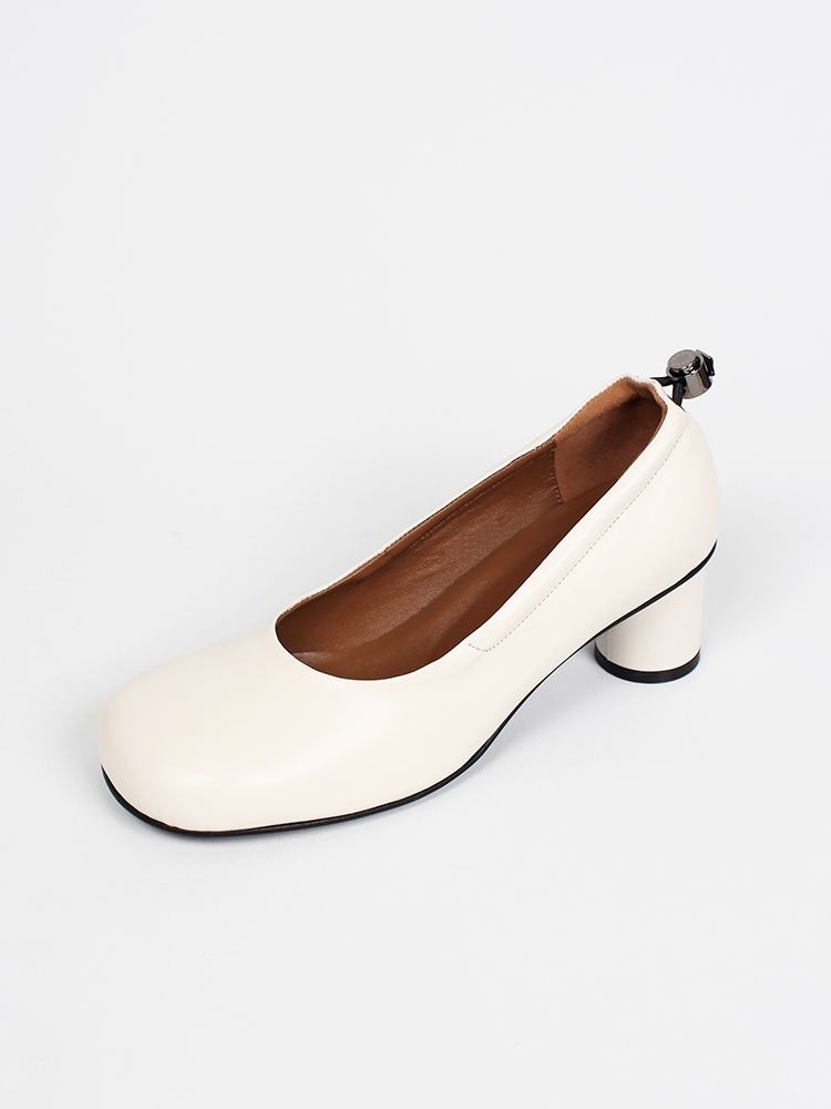 Uhjeo square toe stopper middle pumps_ivory