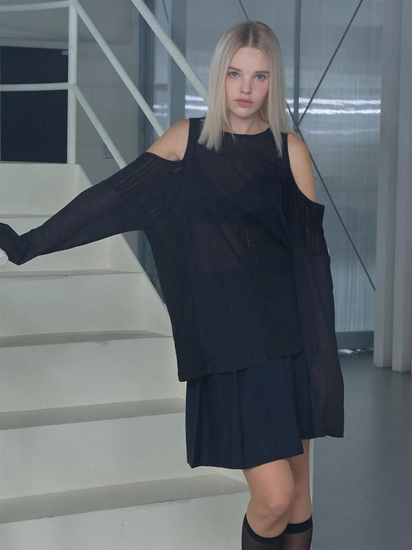 off-shoulder loose T-shirt-Black