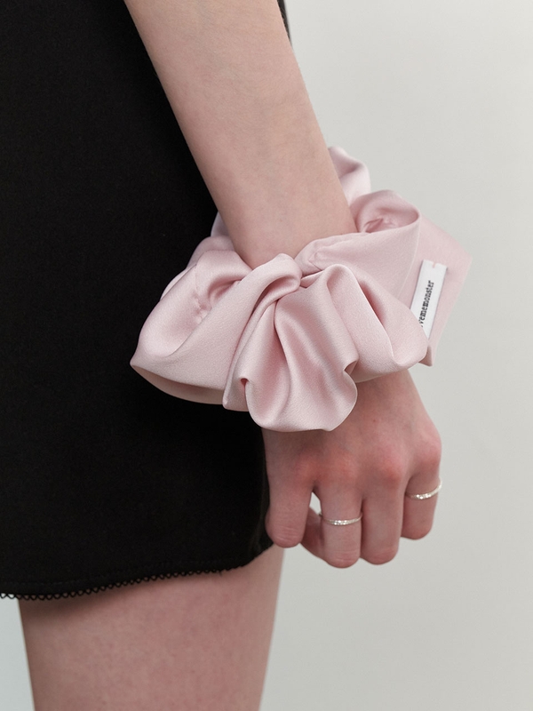  Essential Satin Scrunchy L (L241MHA050)