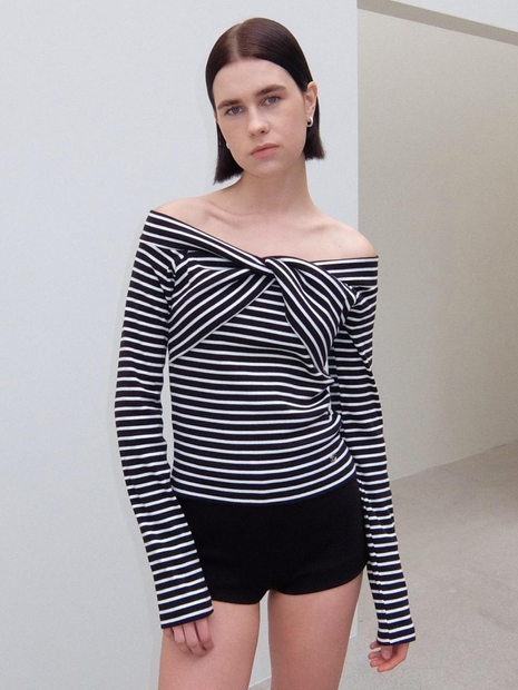 CO OFF SHOULDER STRIPE JERSEY TOP_BLACK