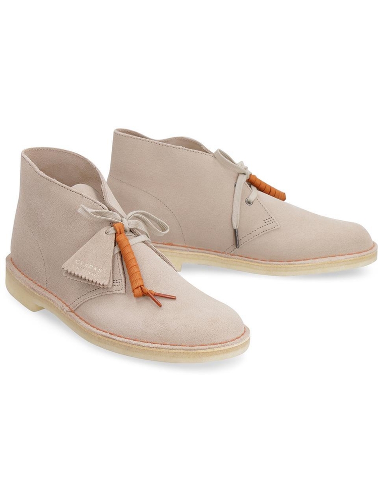 클락스 SS22 Suede desert boots 26155527_SANDSUEDE