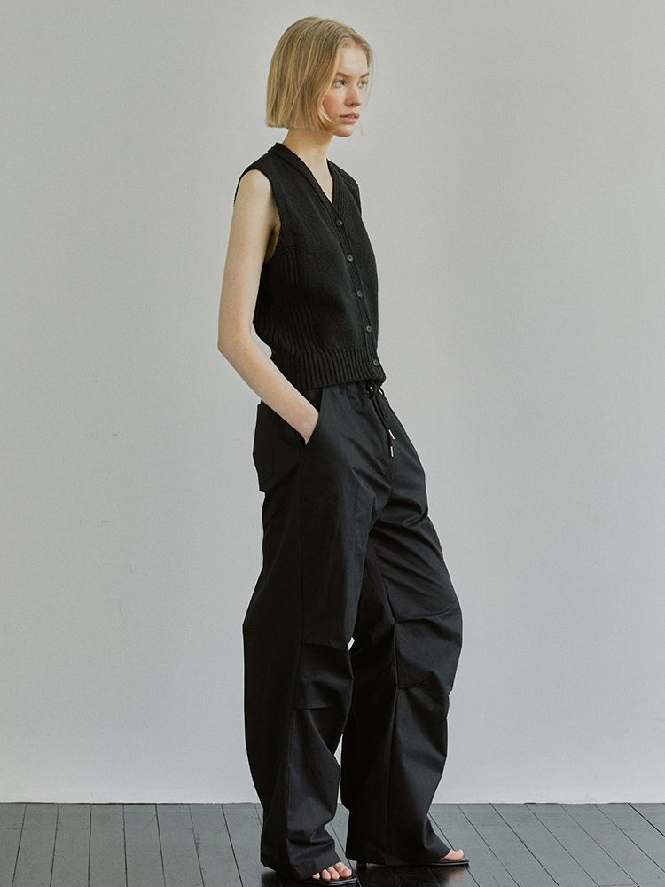 BACK PLEATS STRING PANTS / BLACK