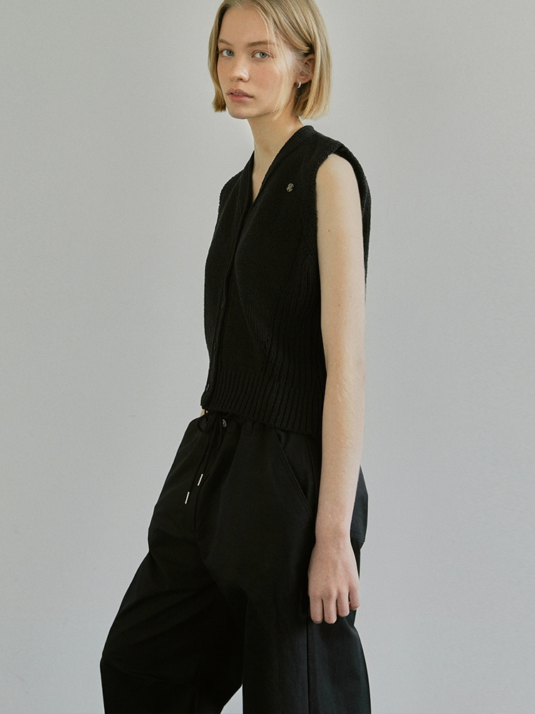 BACK PLEATS STRING PANTS / BLACK