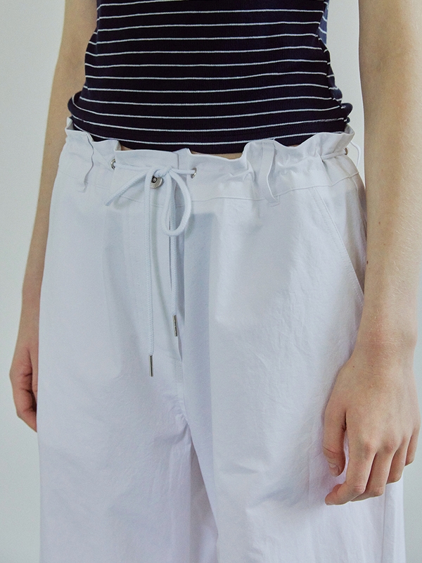 BACK PLEATS STRING PANTS / WHITE