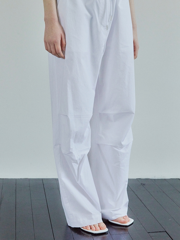 BACK PLEATS STRING PANTS / WHITE