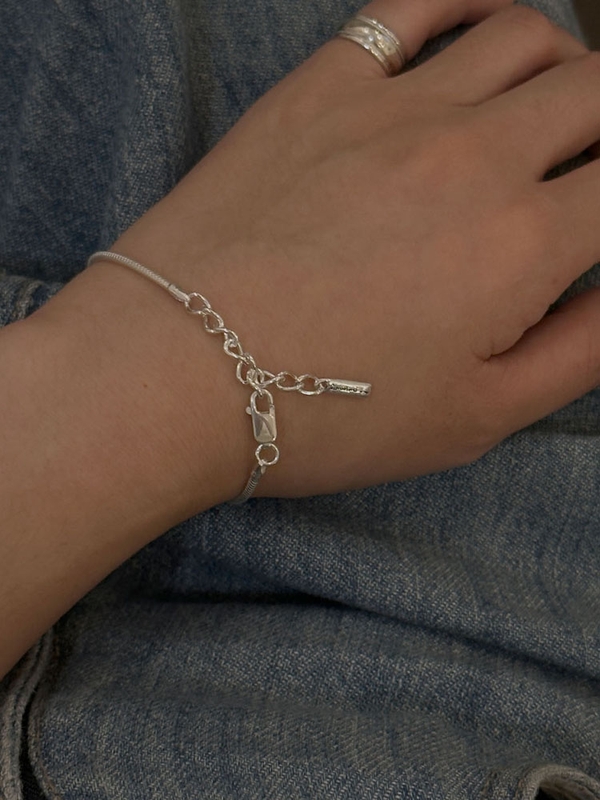 limilimi logo bracelet 01