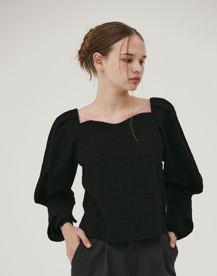 SLEEVE NECK POINT BLOUSE BLACK